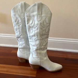 White Cowgirl Boots size 6